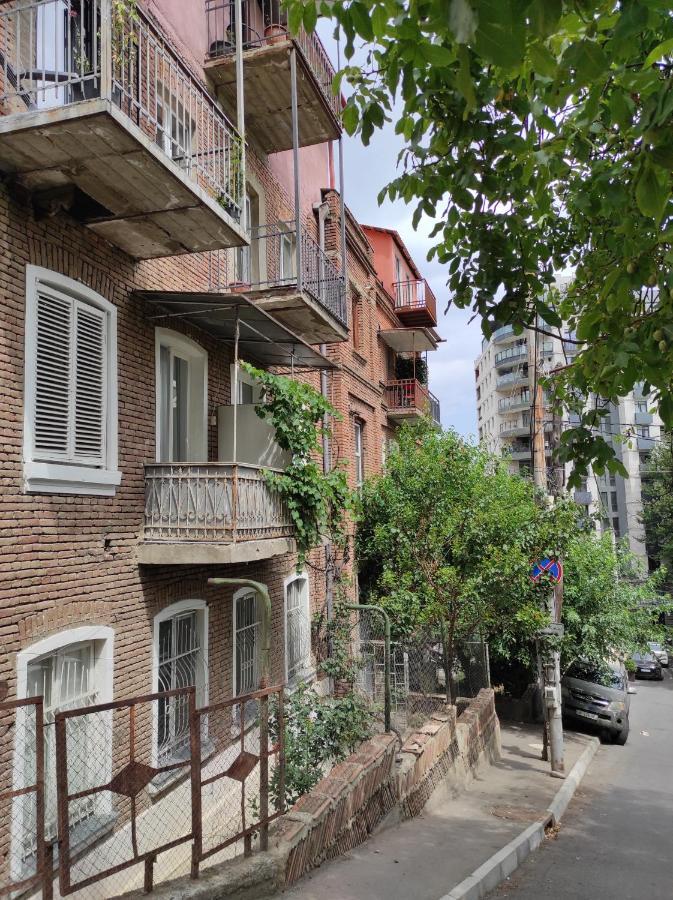 Tranquil Apartment In Vake Tbilisi Exterior photo