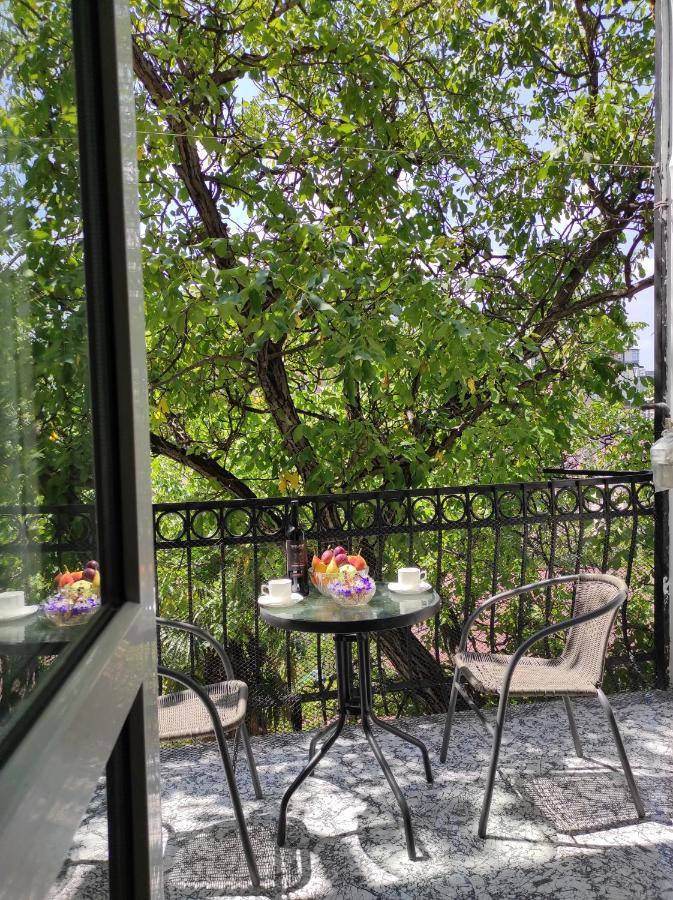 Tranquil Apartment In Vake Tbilisi Exterior photo